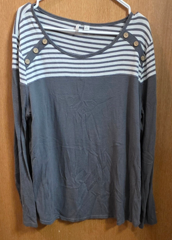 Cato Women's XL Gray/White Striped Button Long Sleeve Knit Stretch Top