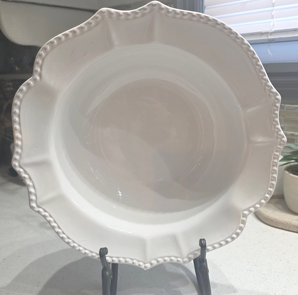 Tabletops Gallery le provence White Ceramic Serving Bowl Dishwasher/Micro Safe