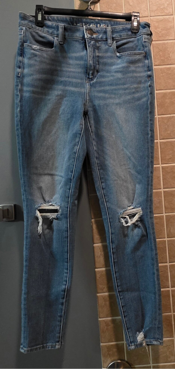 Women's Size 8 American Eagle Dream Jean High Rise Distressed Stretch Jegging
