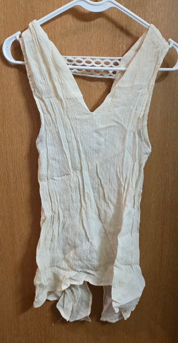 Doe & Rae Women's Medium Cream Double Gauze V-Neck Tank Top