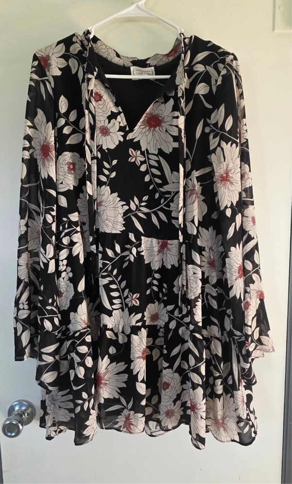 Loveriche Women’s L Black Floral Shift Dress Ruffle Long Bell Sleeve Short