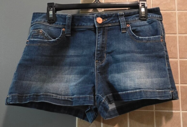 YMI Women's Wanna Betta Butt Blue Denim Shorts Size 9/29"