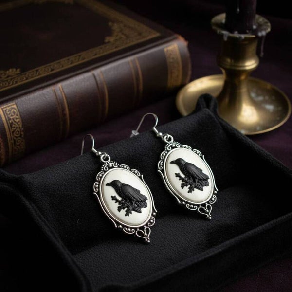 Viktorianisch angelehnte Camee Ohrhänger "the black Raven"