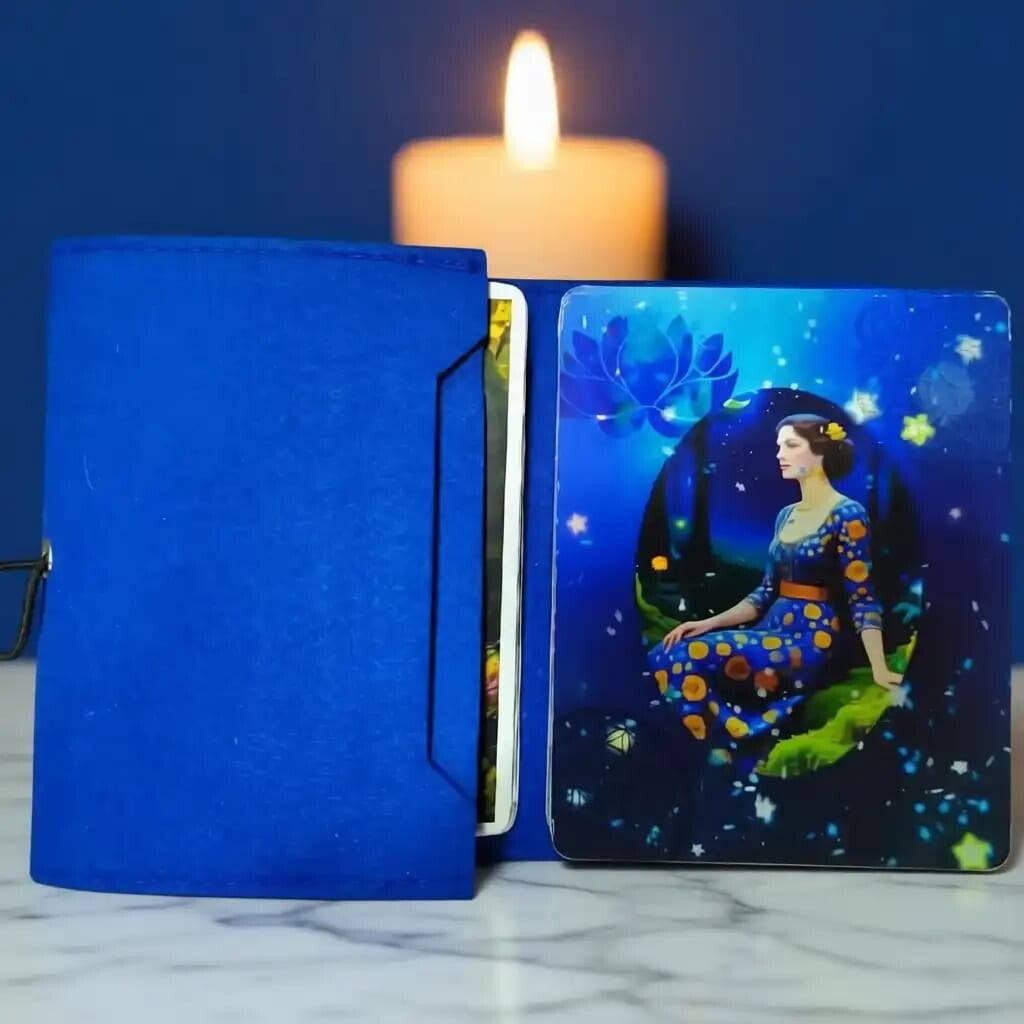 Le Petit Lenormand Enchanted Walk - 36 Cartes Illustrées + Pochette Feutre