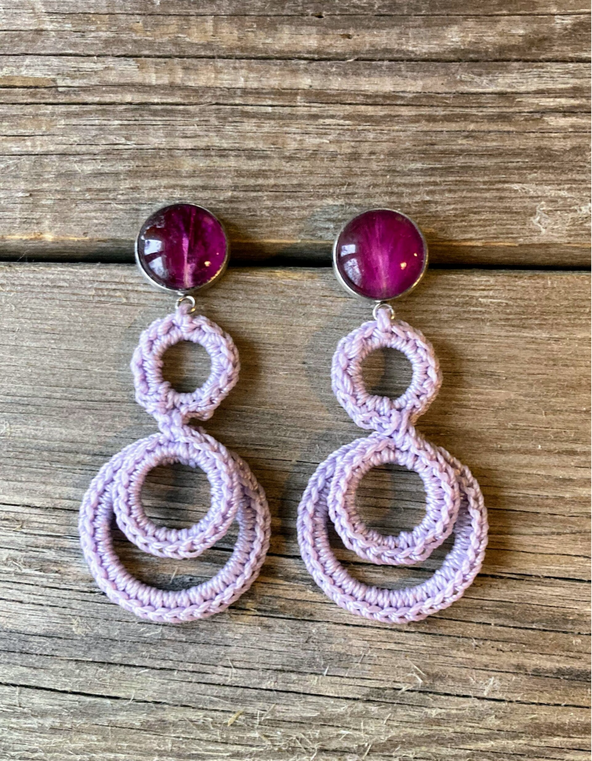 Aune Sofia Ruusunterälehti vaalealaventeli nappikorvakoru tuplarenkain