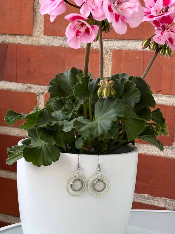 AuneHelena Ruusunterälehti pieni valkoinen