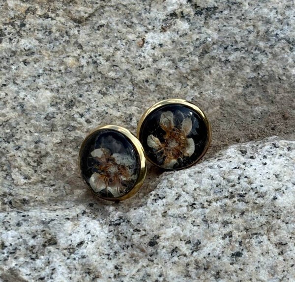 Pihlajankukka kullattu nappikorvakoru musta S