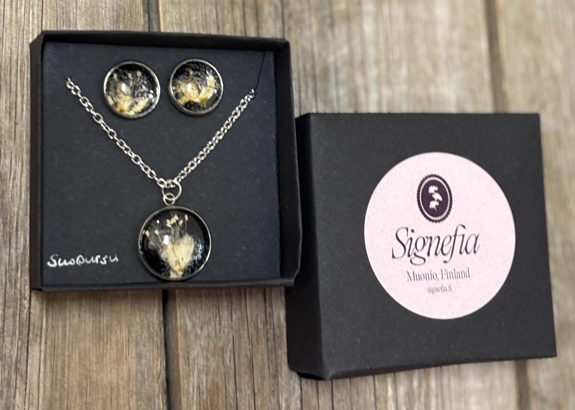 Suopursu musta lahjasetti