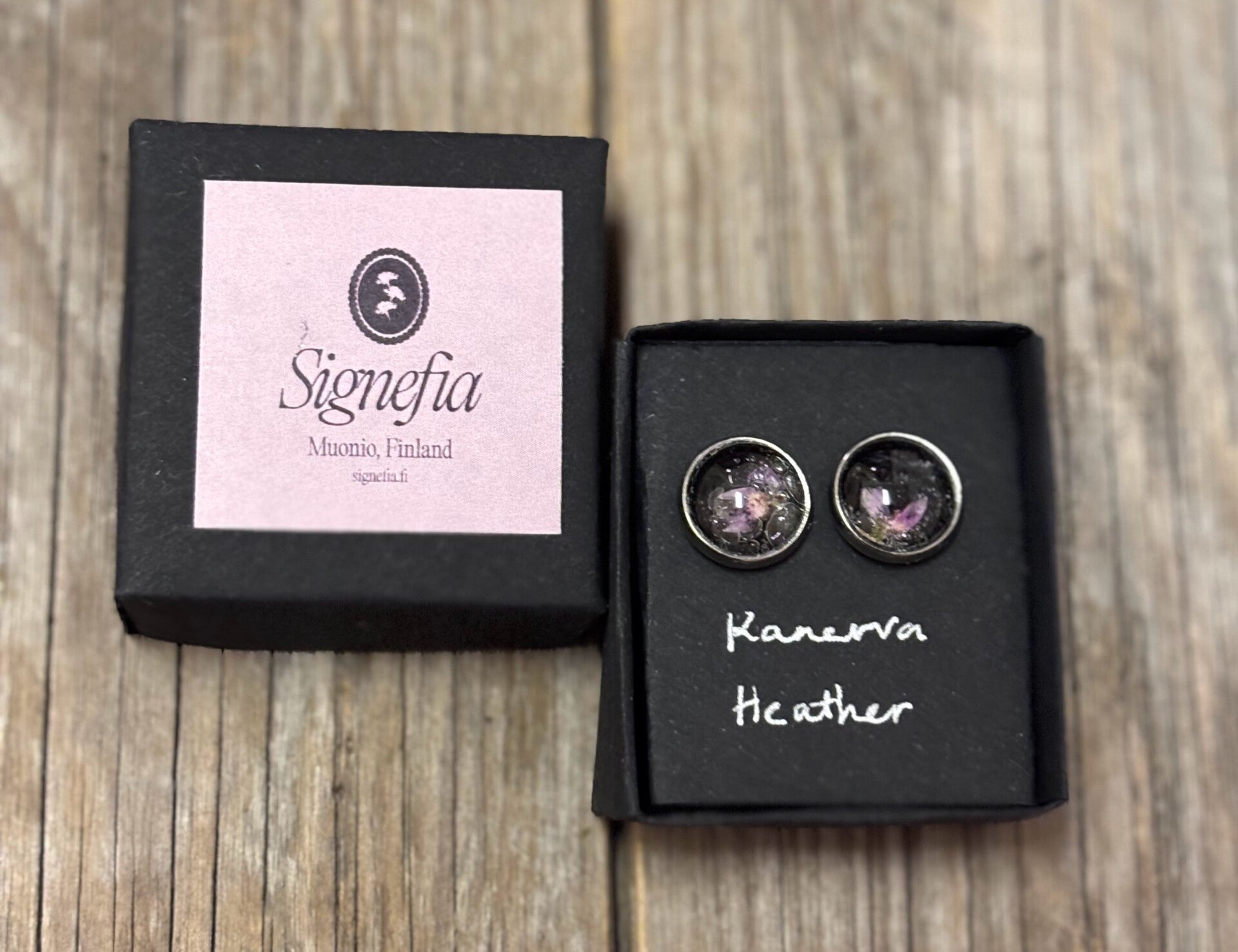 Kanerva XS musta nappikorvakoru