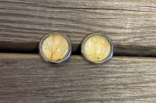 Orvokki vaalea XS nappikorvakoru