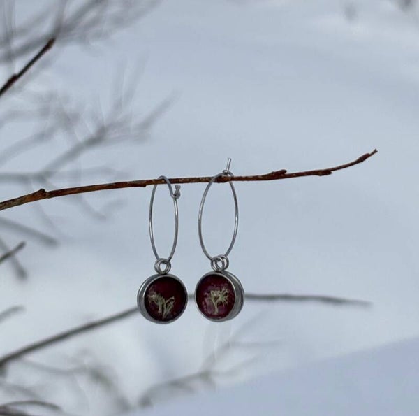 Palleroporonjäkälä ja ruusunterälehti korvarengas