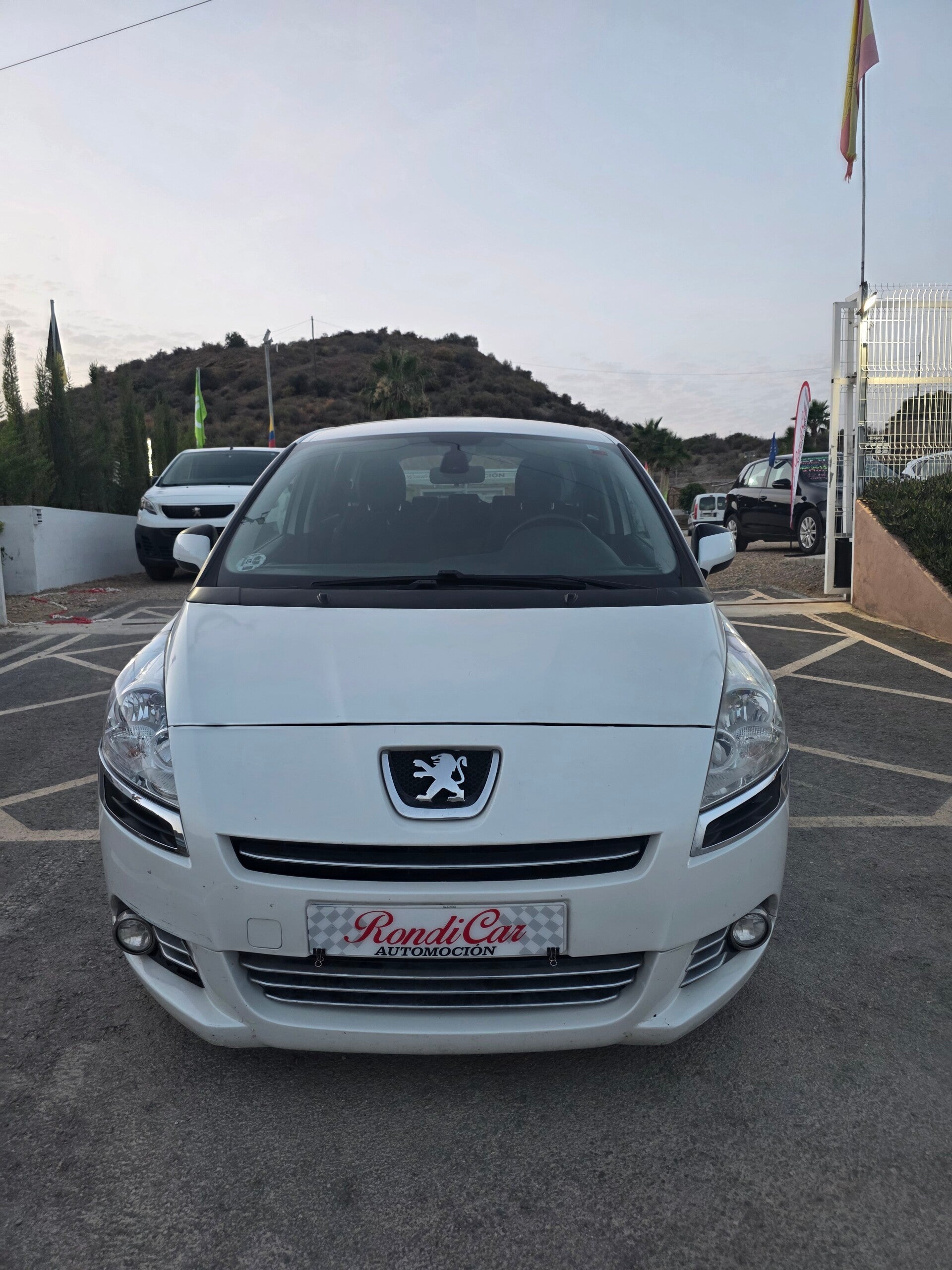 PEUGEOT  5008 MOTOR  1.6  HDI  110CV  AUTOMÁTICO