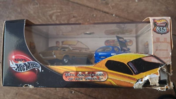 Hot Wheels 35th Anniversary Deora 2-Car Set