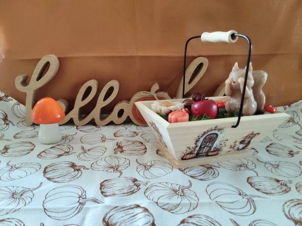 Petit jardin d’automne – Panier en bois, citrouilles & fleur en fondants, écureuil bougie patchouli vanille