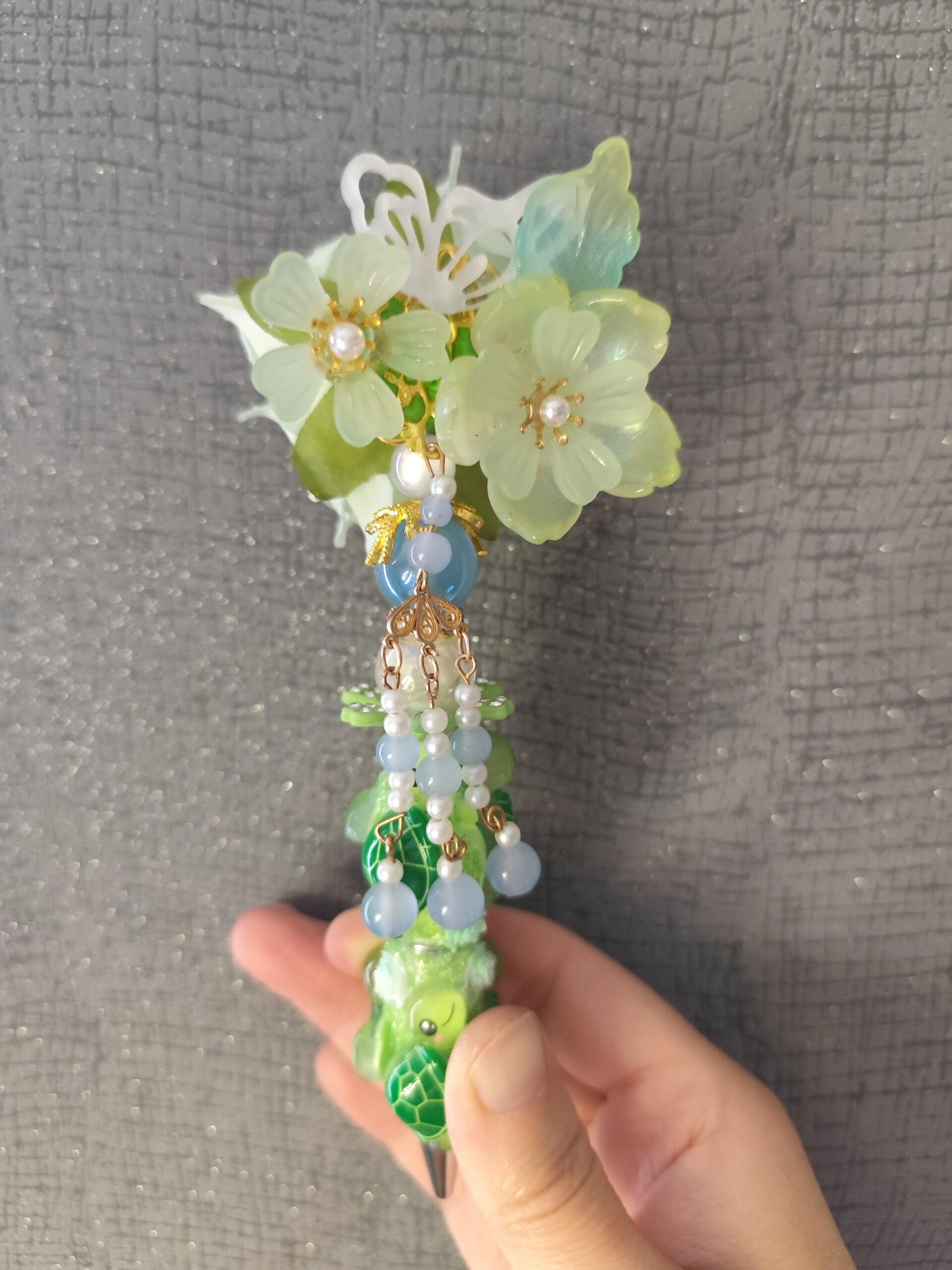 Stylo fantaisie décoré fleurs et tortues – Création colorée