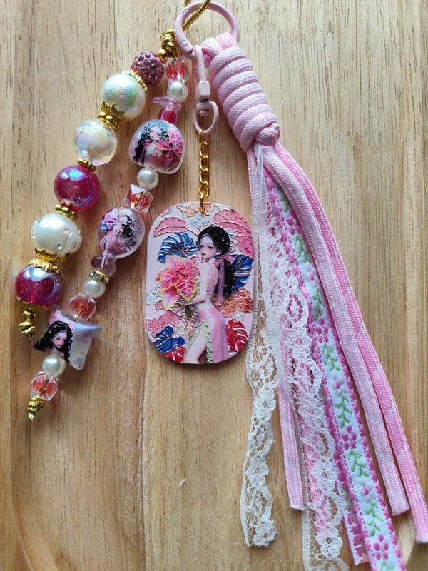 Porte-clé Bijou de Sac Rose Fleuri avec Perles et Rubans – Création Élégante