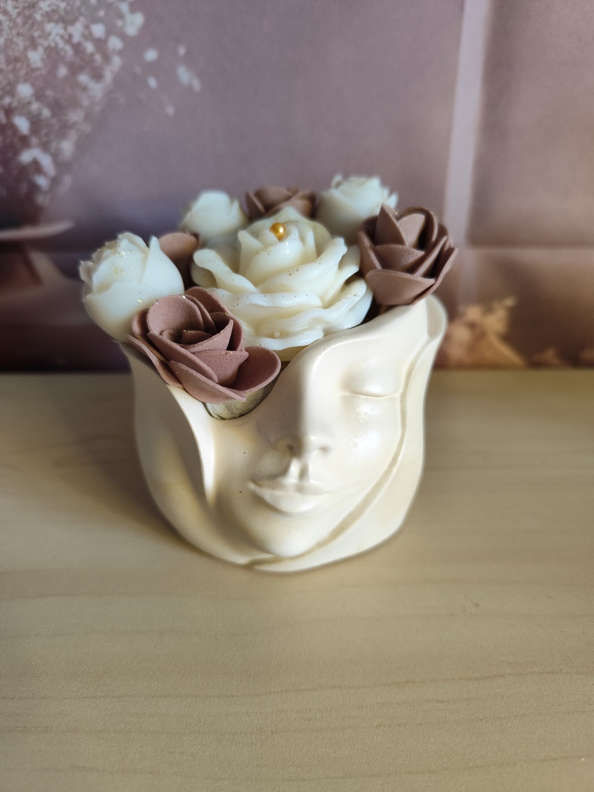 Vase visage en jesmonite beige – Fleurs parfumées Monoï Coco