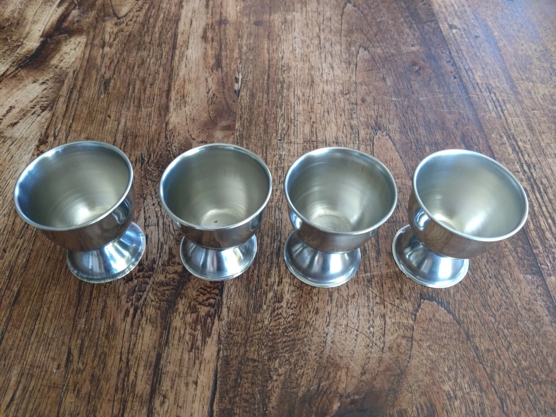 Set van 4 metalen eierdopjes