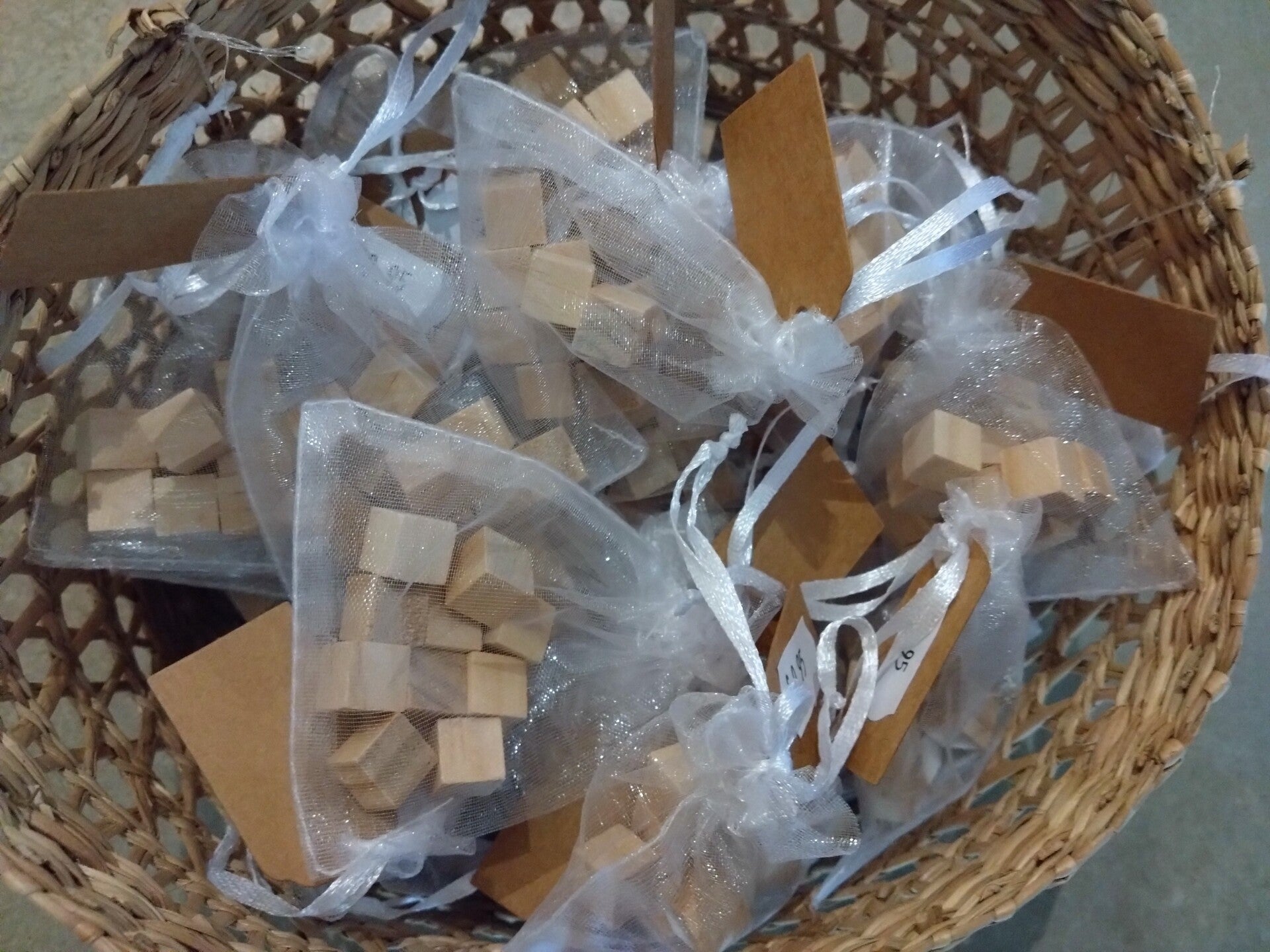 Zakje houten blokjes