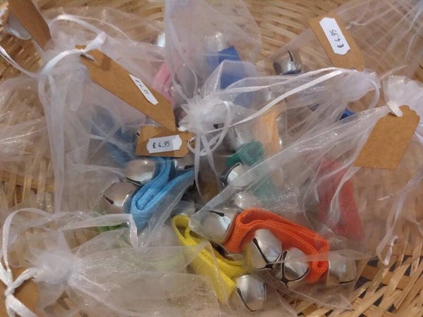 Gekleurde armband met grote bellen