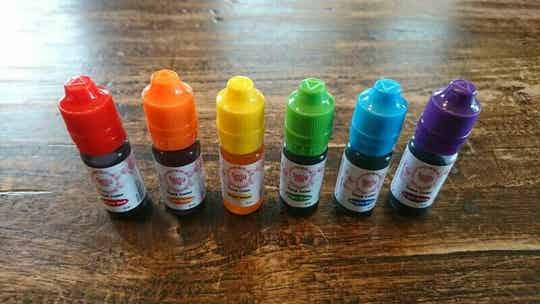 Voordeelset regenboog voedingkleurstof