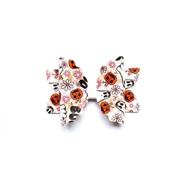 Ghost and daisies bow