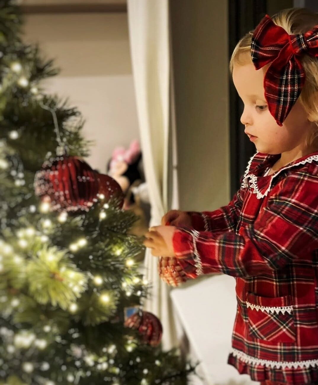Red tartan oversized bow