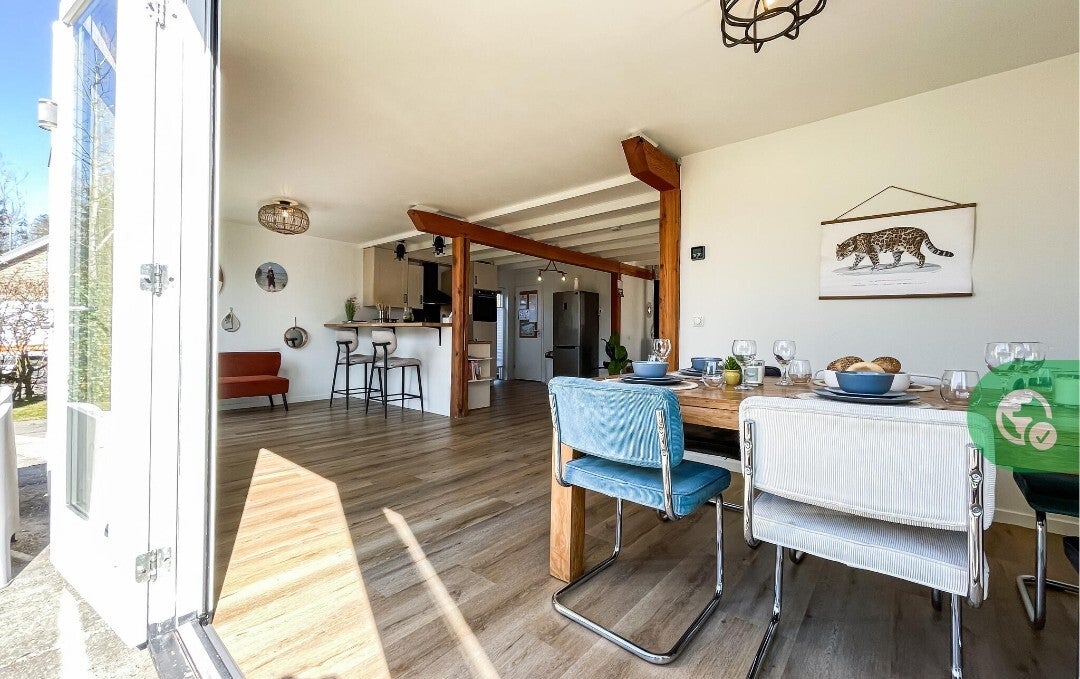 Ruime eethoek van vakantiehuis Lauwersrust in Lauwersoog