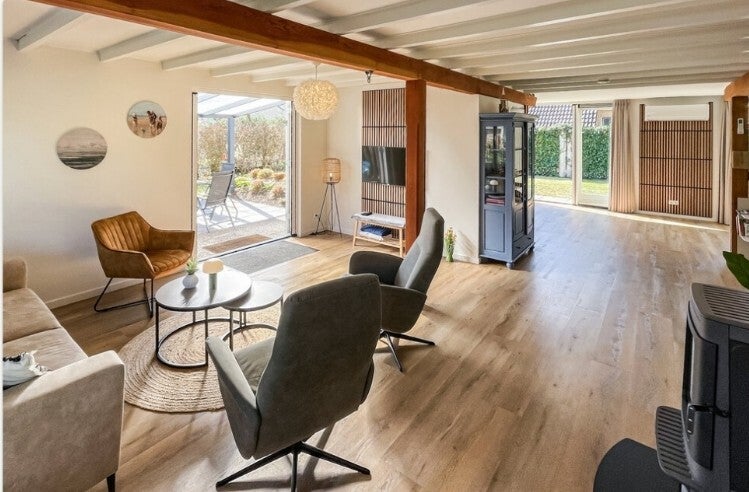 Comfortabele zithoek in vakantiehuis Lauwersrust