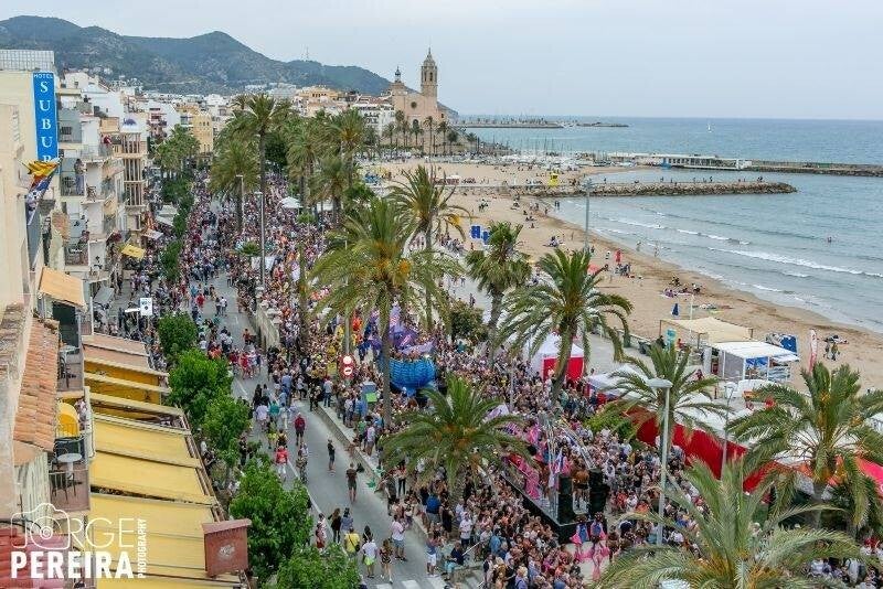 sitgesaerial-1586276269-standard-ku1xft.jpg