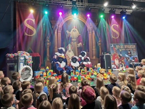 Bedrijfsfeest 4 : van Sinterklaas + 5 Pieten - 180 minuten