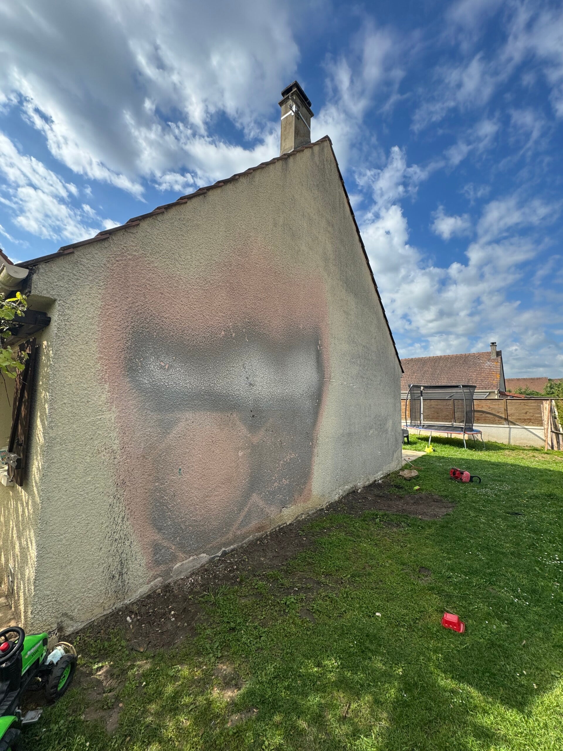 Façade avant nettoyage dans les Yvelines