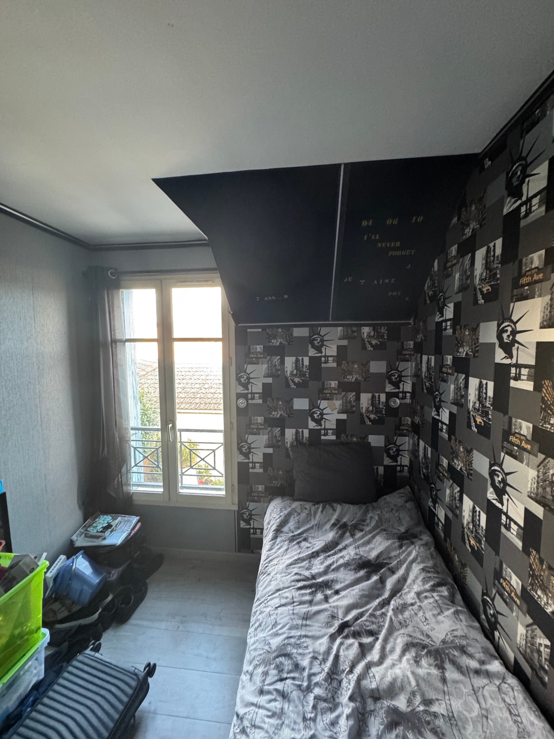 Chambre avant rénovation dans les Yvelines