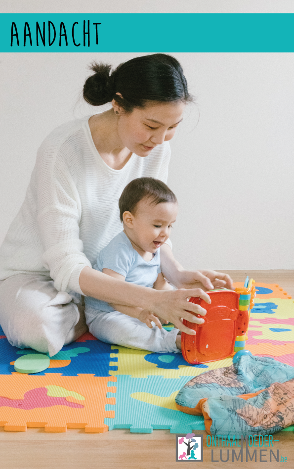 aandacht geven begeleider , ouder en kind - kinderopvang -onthaalouder Lummen