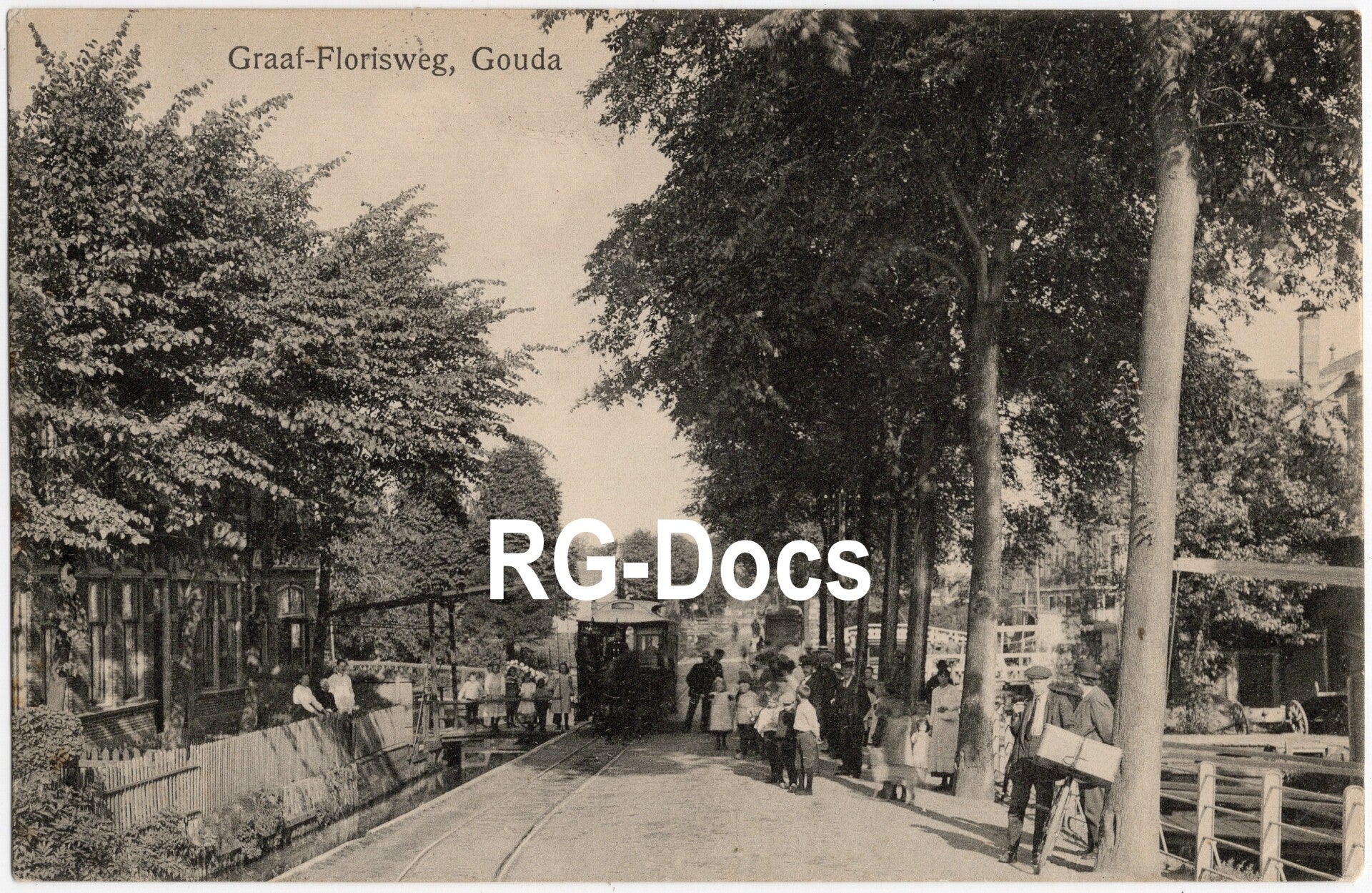 Ansichtkaart - Briefkaart Paarden Tram Graaf Florisweg Gouda - Zicht op tram en straatbeeld, Zuid-Holland (1920)