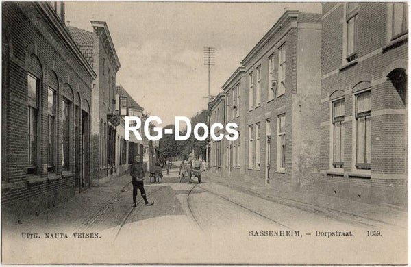 Ansichtkaart - Briefkaart Dorpstraat Sassenheim met tramspoor, Zuid-Holland (ca. 1915)