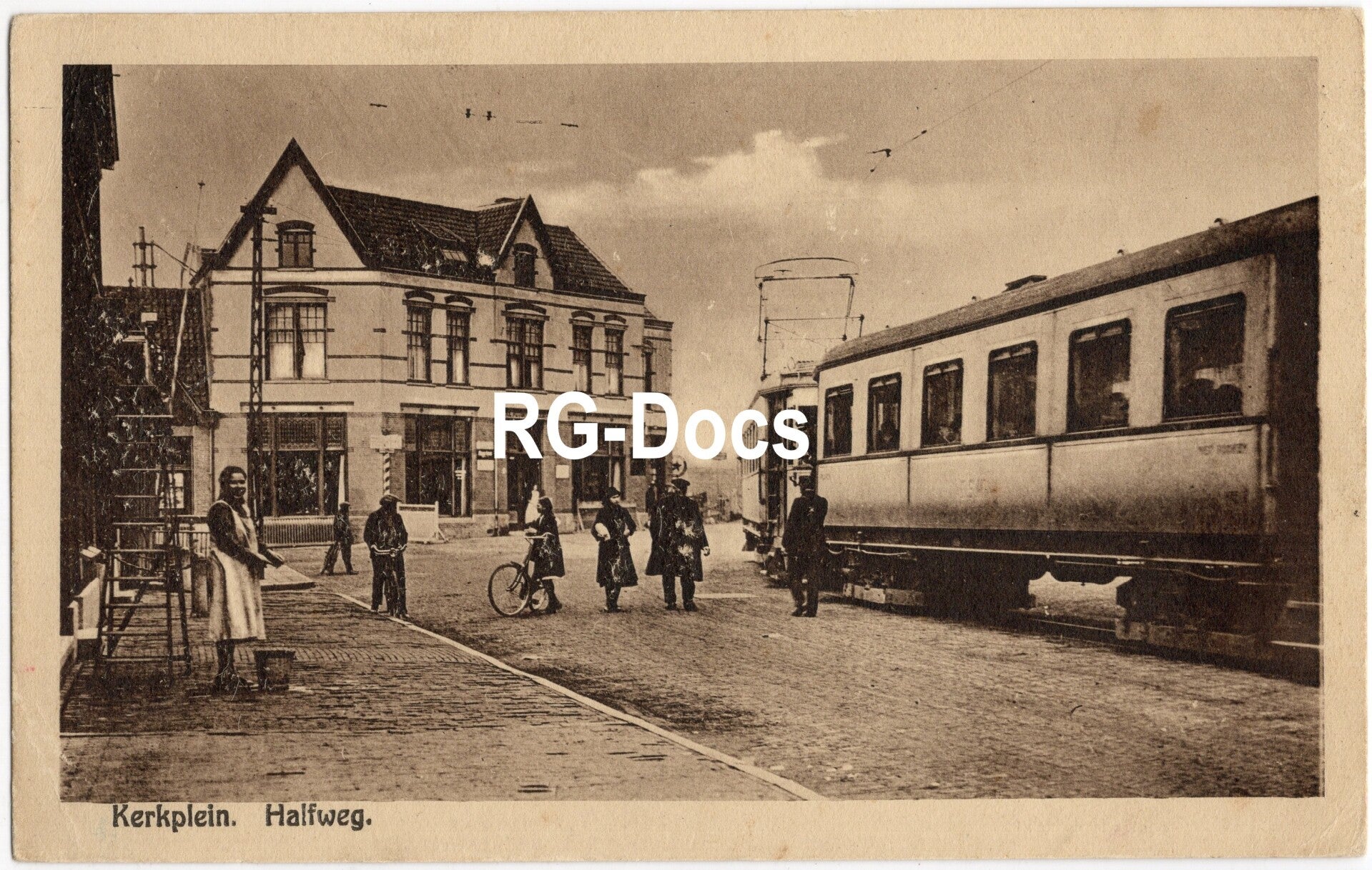 Ansichtkaart - Briefkaart Kerkplein Halfweg met Tram, Noord-Holland (ca. 1915)