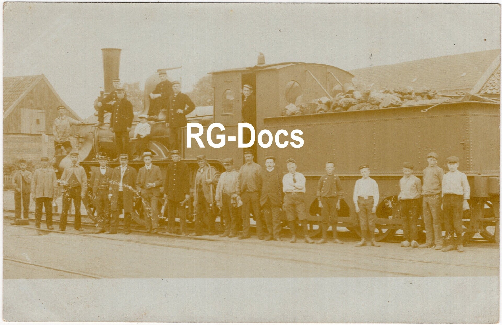 Ansichtkaart - Fotokaart Komeet Stoomlocomotief met personeel (ca. 1910)