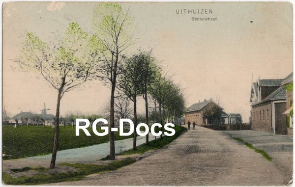 Ansichtkaart - Briefkaart Uithuizen Trein Stationsstraat met molen, Groningen (1908)