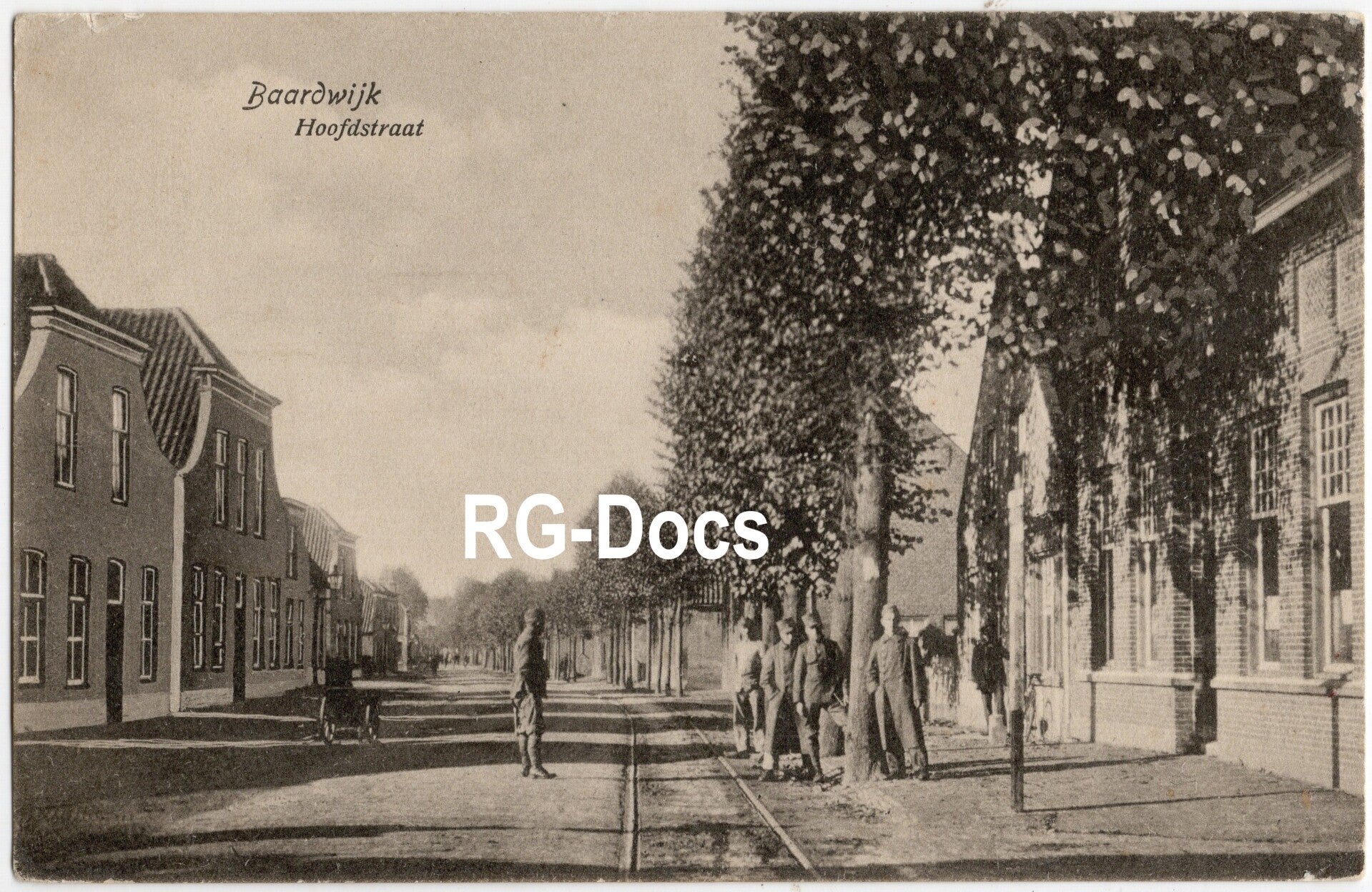 Ansichtkaart - Briefkaart Hoofdstraat Baardwijk militairen met tramrails, Noord-Brabant (1917)