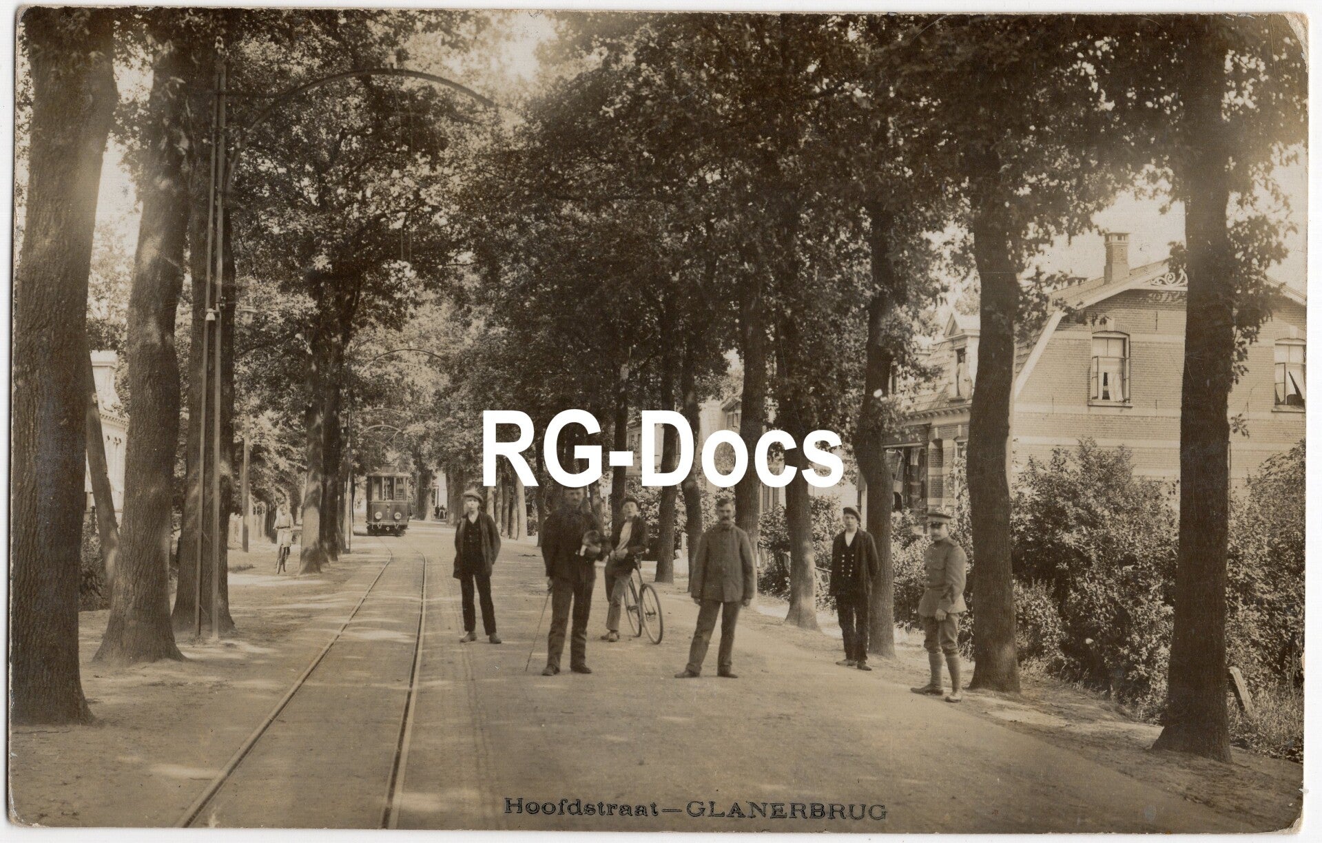 Ansichtkaart - Fotokaart Straatgezicht Glanerbrug - Hoofdstraat met tram, Overijssel (1915)