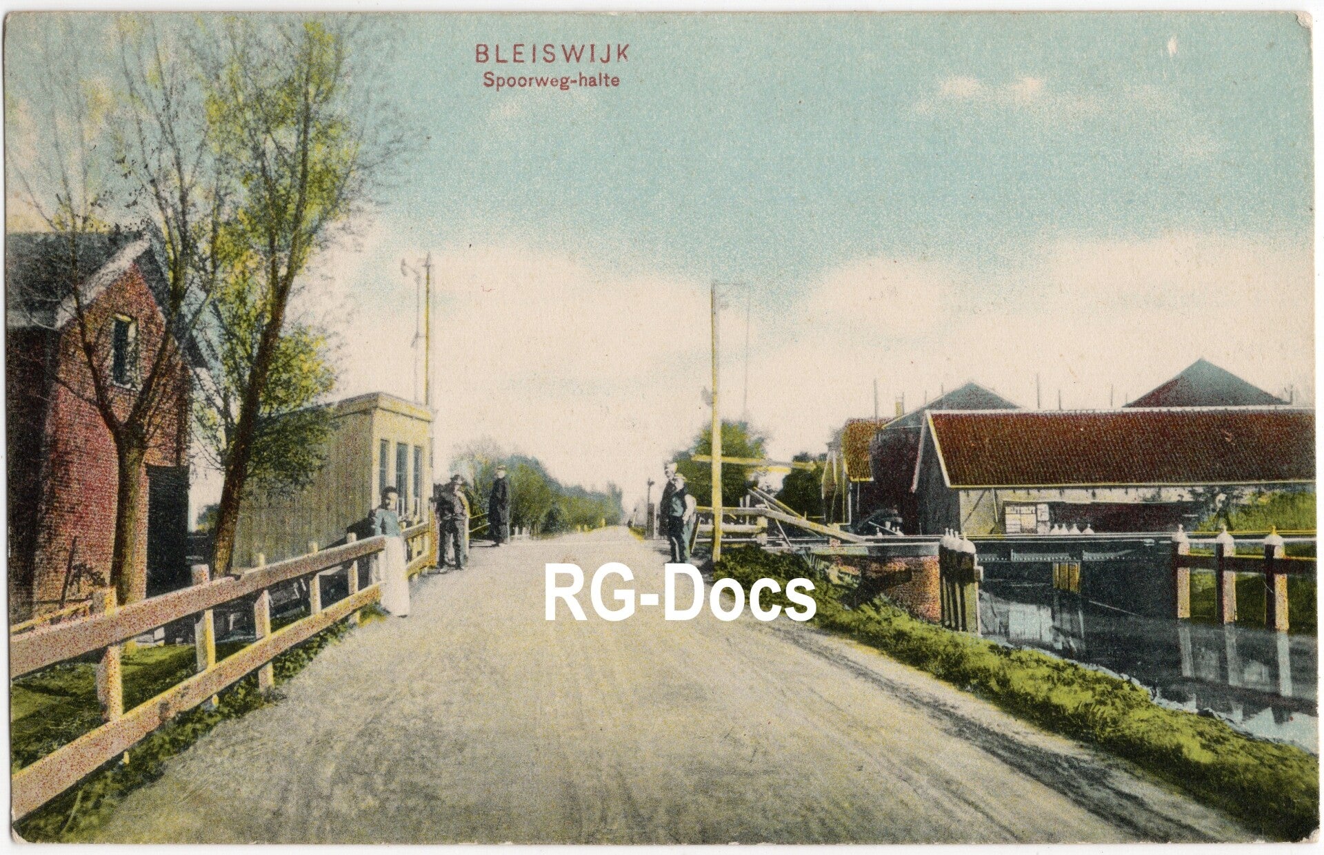 Ansichtkaart - Briefkaart Spoorweg-halte Bleiswijk - Dorpsgezicht met mensen, Zuid-Holland (1909)