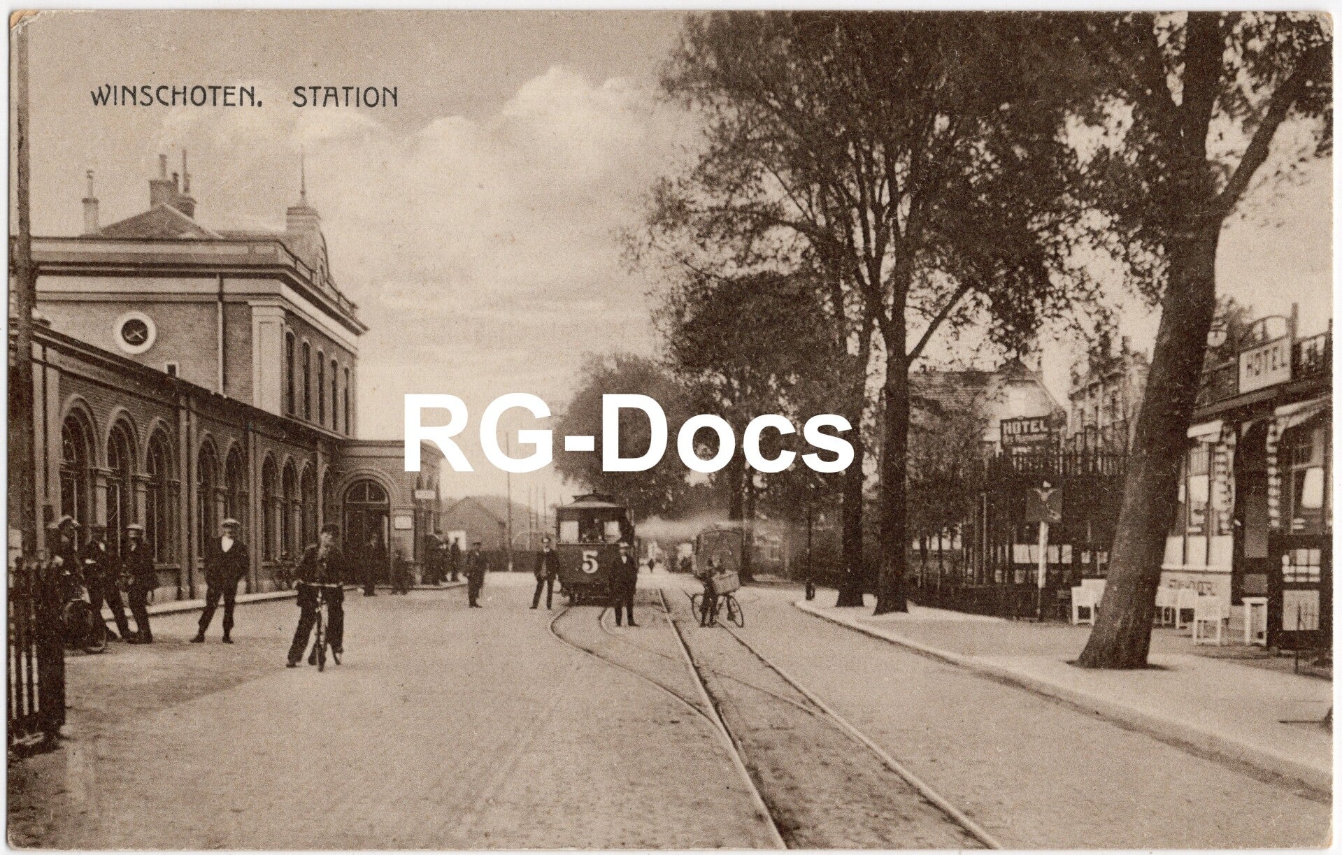Ansichtkaart - Briefkaart Trein Station Winschoten met tram, Groningen (1927)