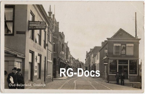 Ansichtkaart - Fotokaart Straatbeeld Oud-Beijerland - Oostdijk, Zuid-Holland 1943