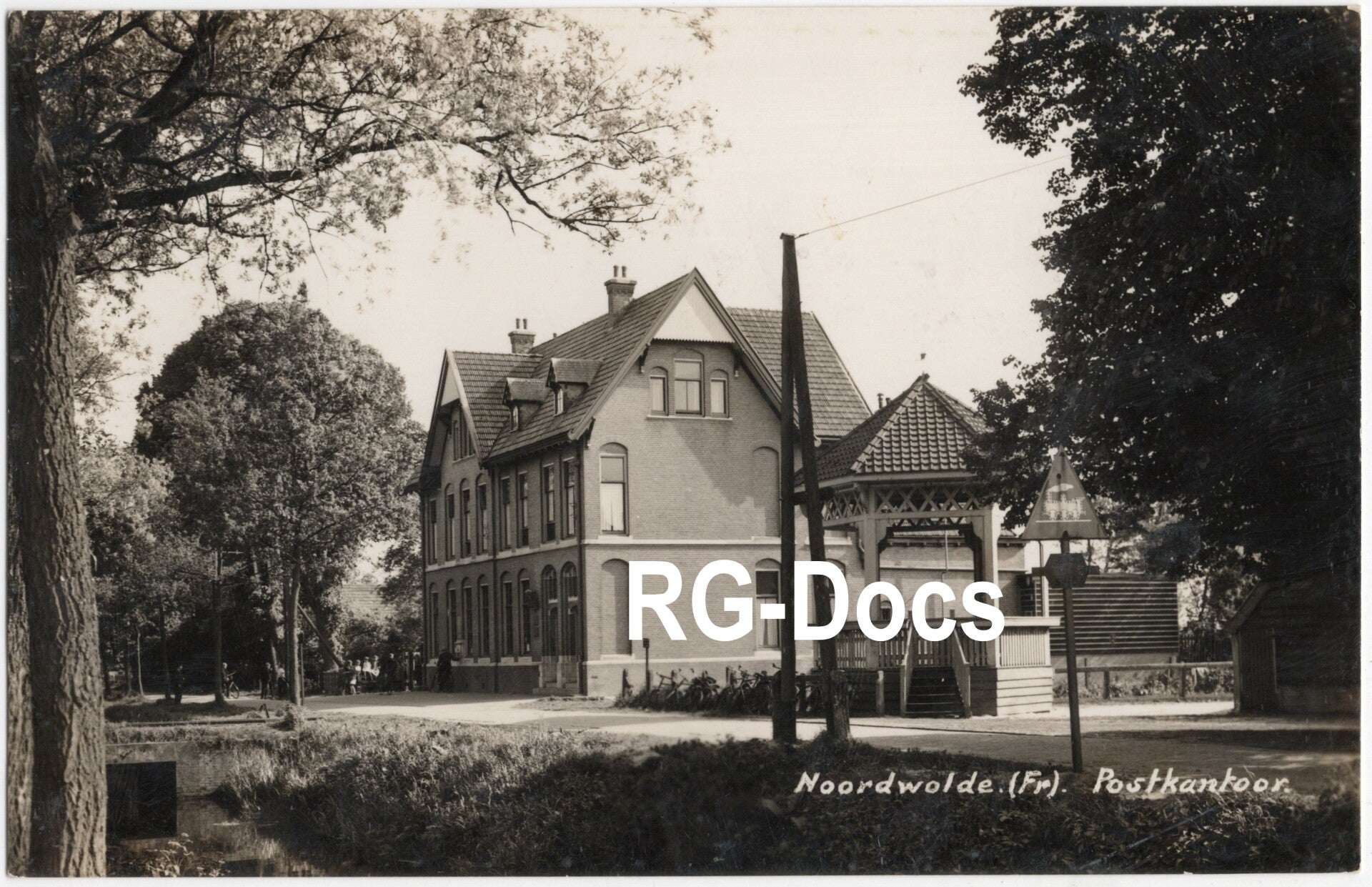 Ansichtkaart - Fotokaart Postkantoor trambord Noordwolde, Friesland (1930)