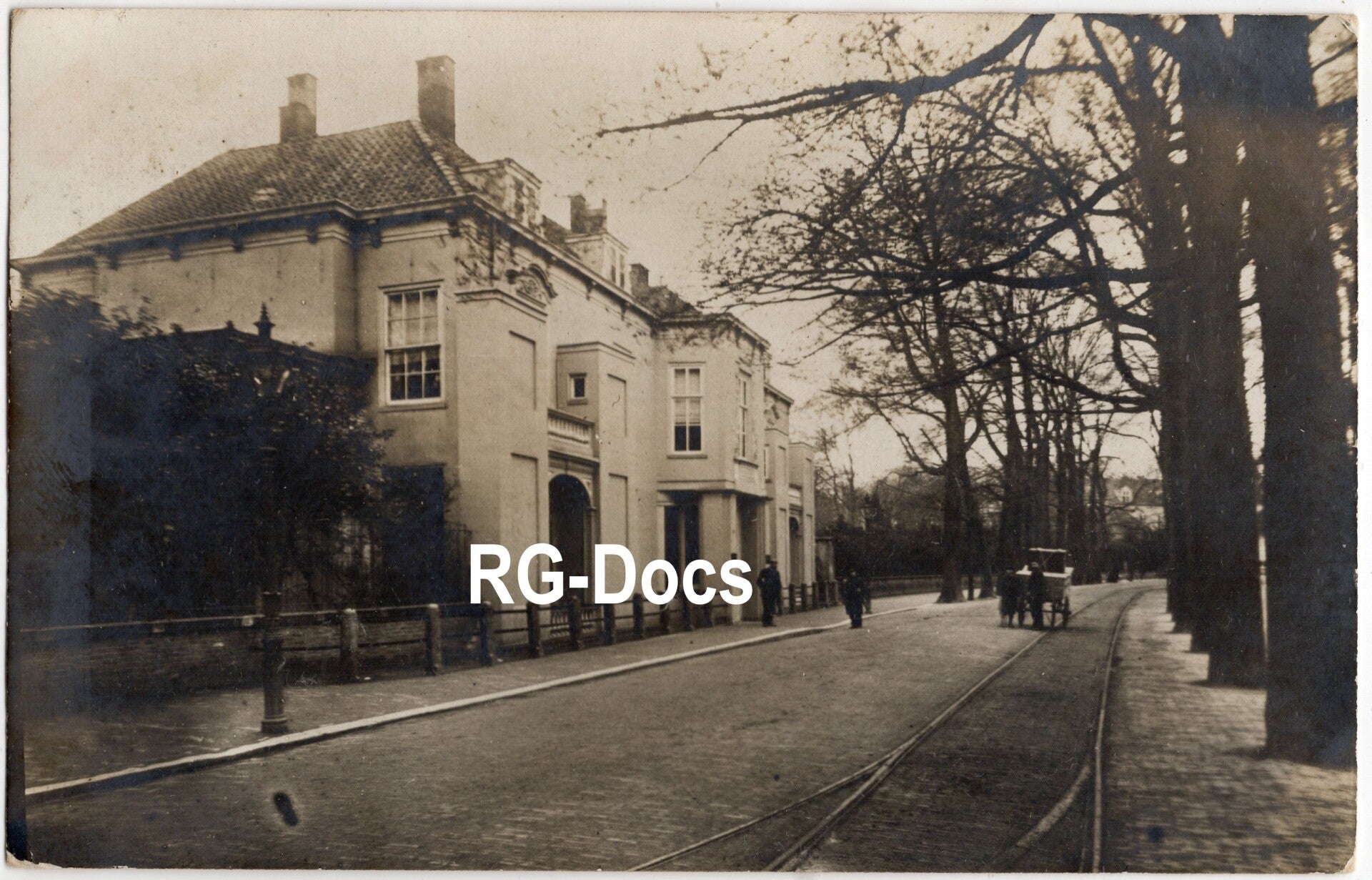 Ansichtkaart - Fotokaart Straatbeeld met trambaan Den Haag, Zuid-Holland (ca. 1915)