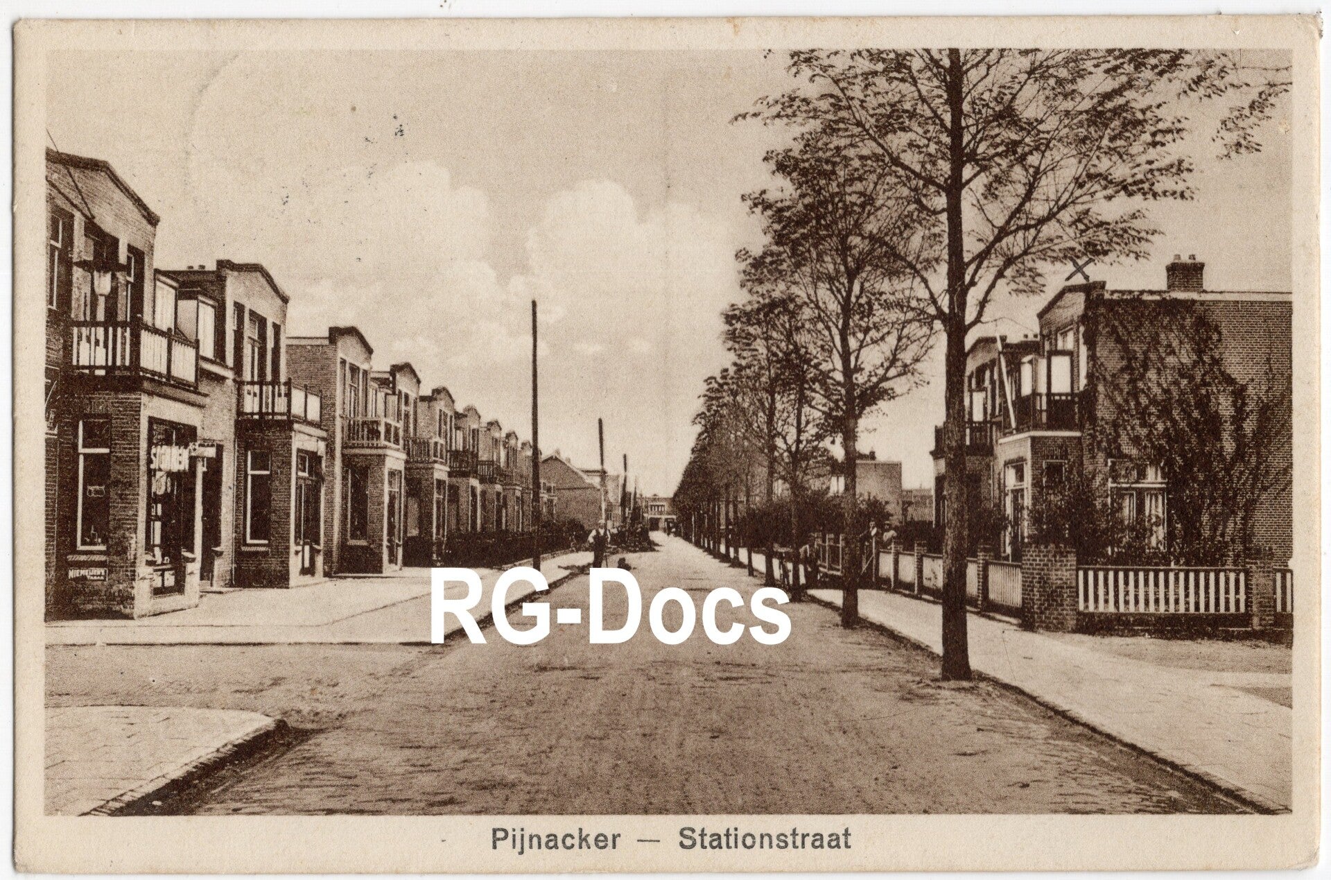 Ansichtkaart – Pijnacker, Trein Stationsstraat (1937)