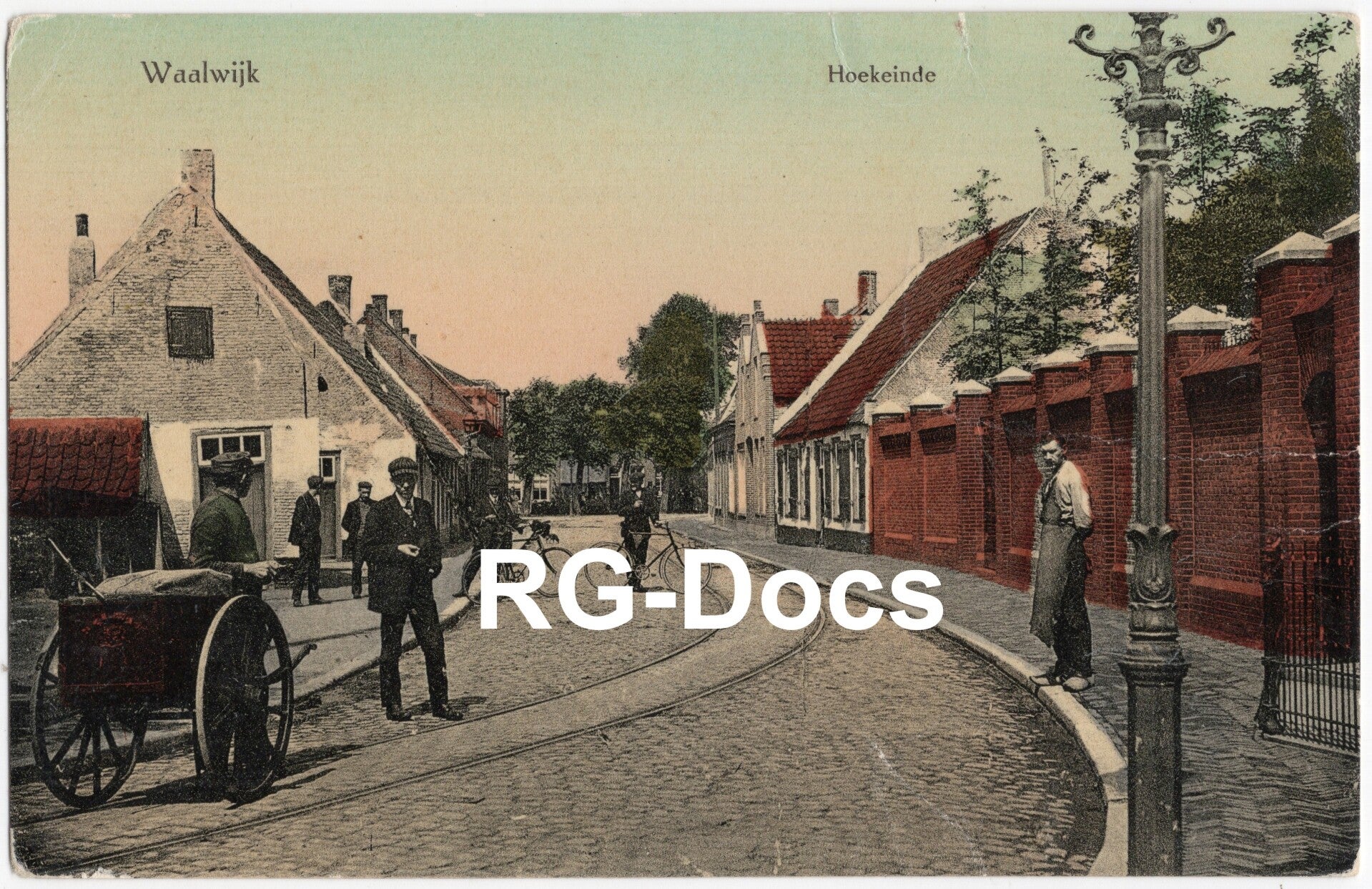 Ansichtkaart - Briefkaart Waalwijk Hoekeinde - Dorpsgezicht met tramrails, Noord-Brabant (ca. 1905)