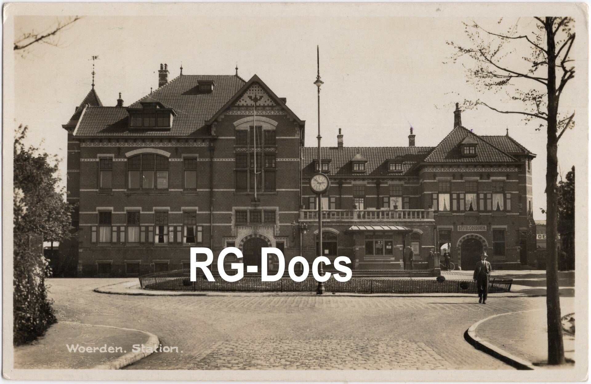 Ansichtkaart - Woerden, Trein Station (1929)