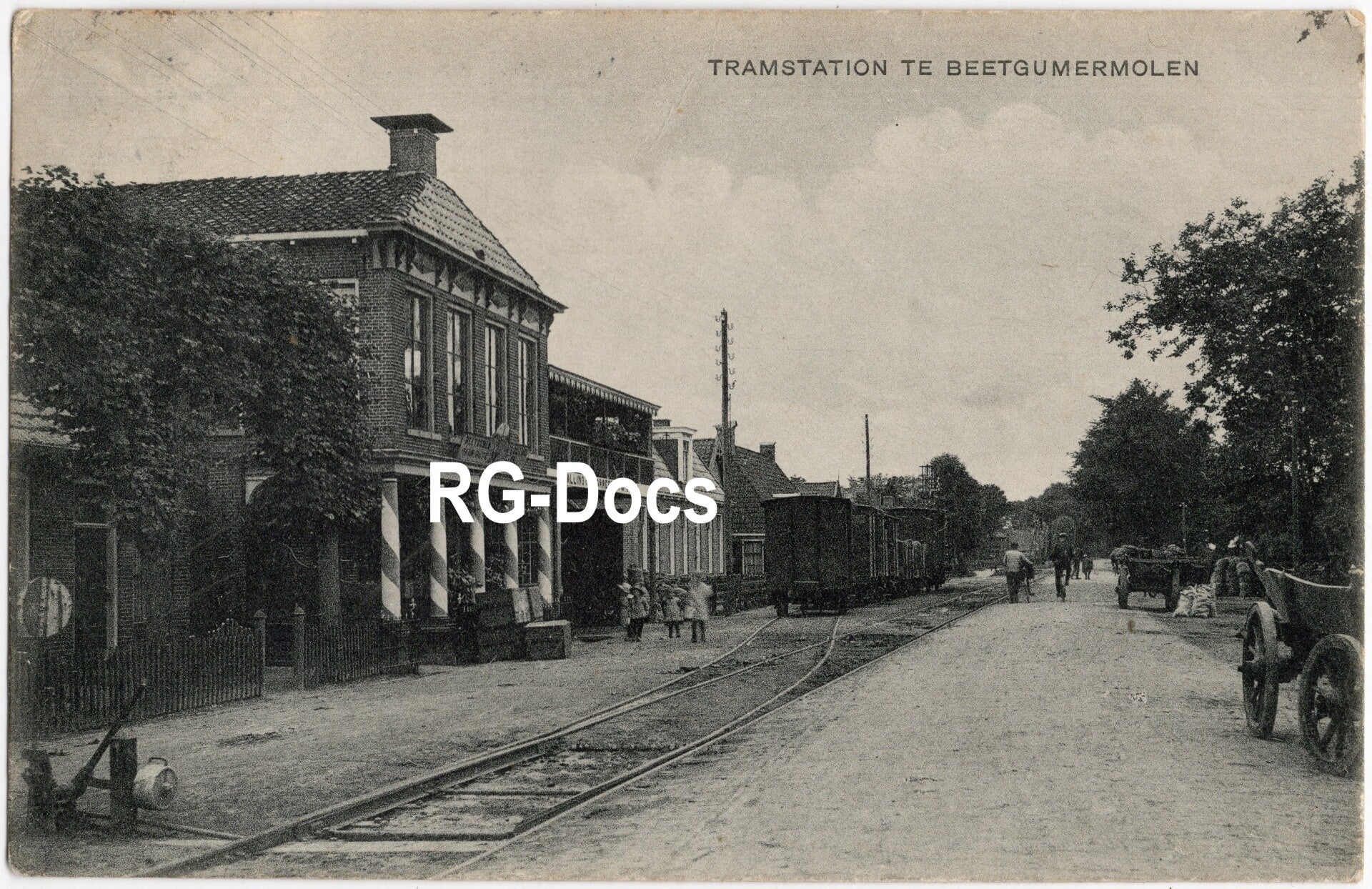 Ansichtkaart - Briefkaart Tramstation met tram Beetgumermolen, Friesland (1912)